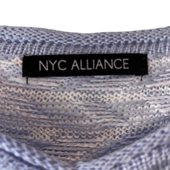 NYC Alliance | NWT Soft Blue & White Chevron Stripe Sweater | Size M - Picture 2 of 9